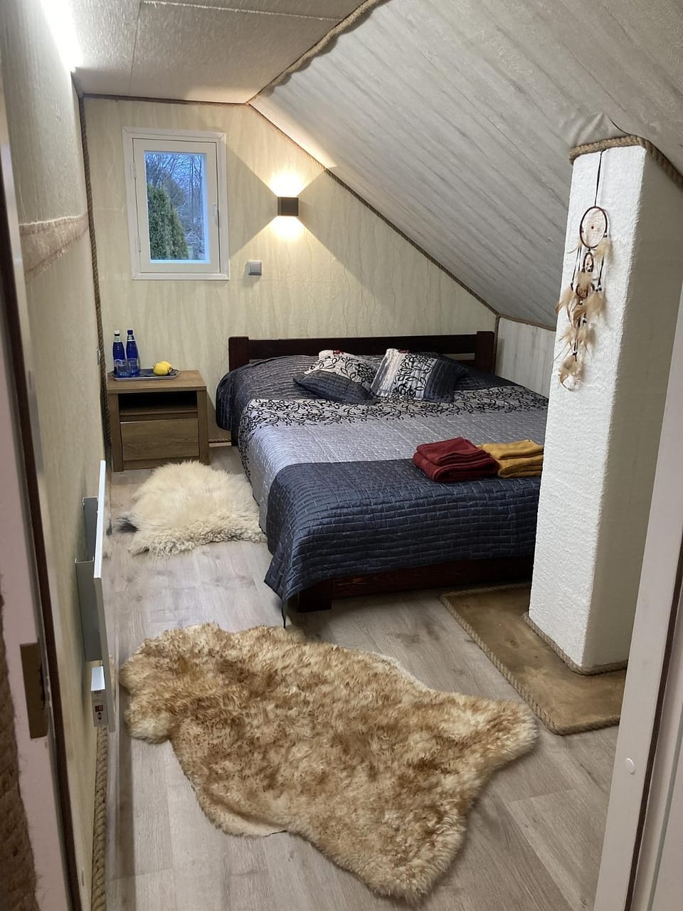 Bed, Photo of the whole room, Bedroom, towels