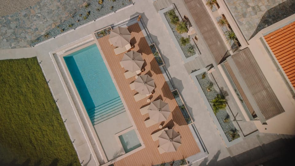 Property building, Bird's eye view, Pool view, Swimming pool, sunbed