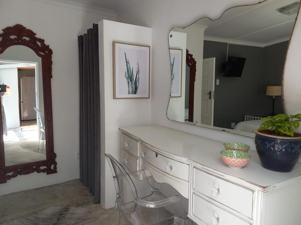 Bush Willow Suite - Villa Roc Guesthouse, Salt Rock Ballito, Pet Friendly Bed and Breakfast in Dolphin Coast