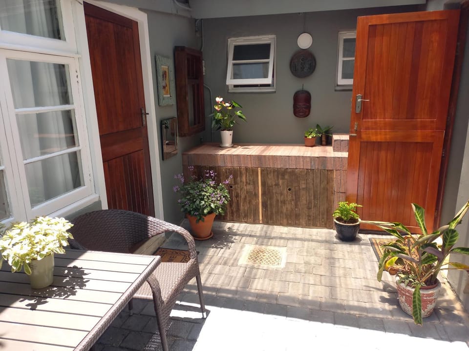 Bush Willow Suite - Villa Roc Guesthouse, Salt Rock Ballito, Pet Friendly Bed and Breakfast in Dolphin Coast