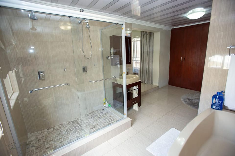 Shower, Toilet, Bathroom, Bath, wardrobe