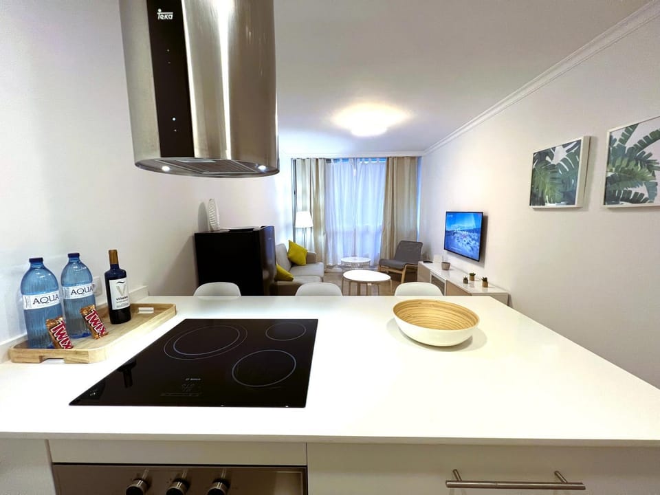 TV and multimedia, Kitchen or kitchenette, Dining area, stove