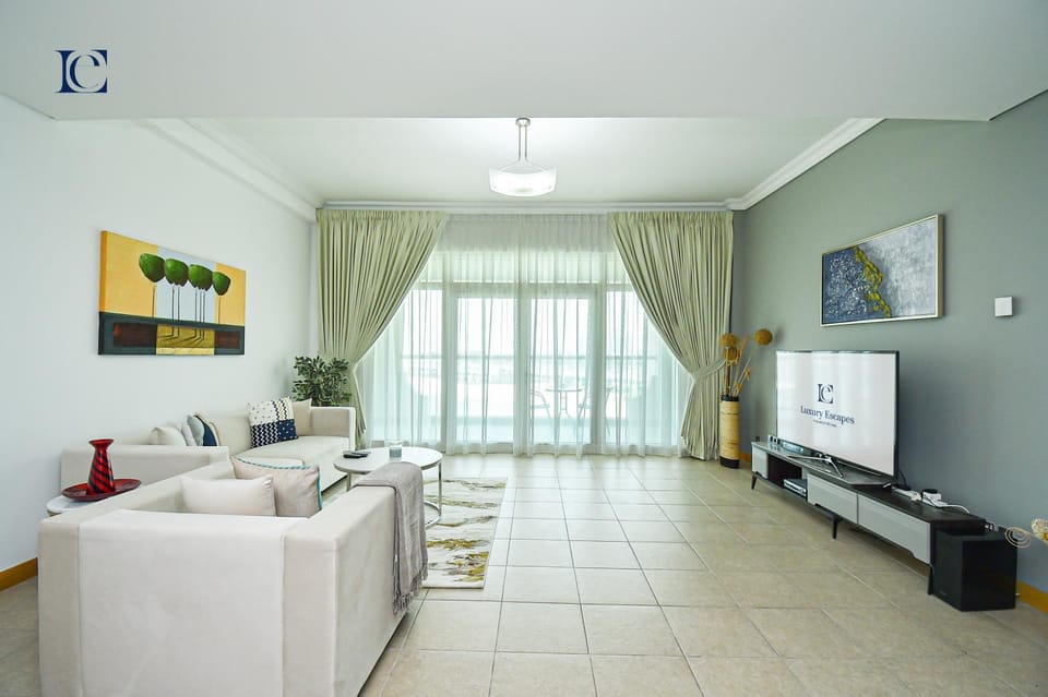 Communal lounge/ TV room, TV and multimedia, Living room, Seating area, Evening entertainment