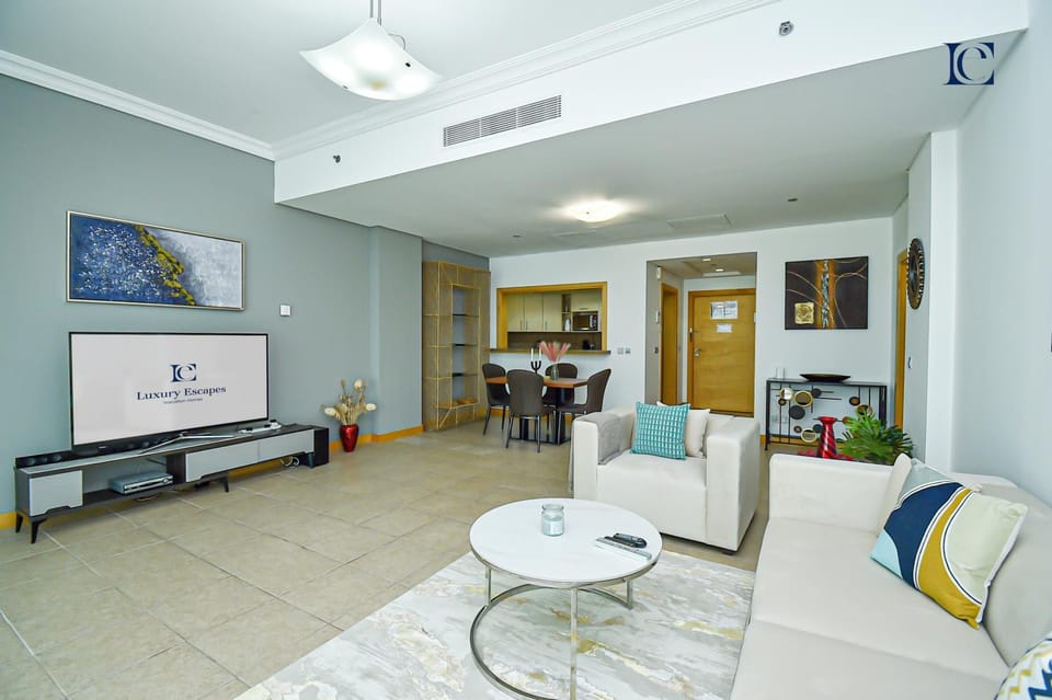 Communal lounge/ TV room, Living room, Seating area, Evening entertainment