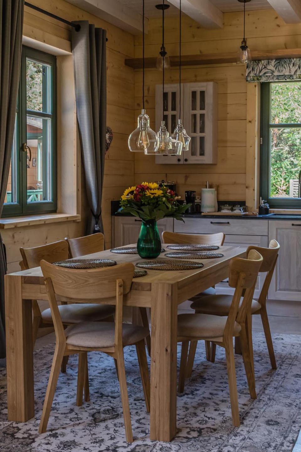 Dining area, kitchen