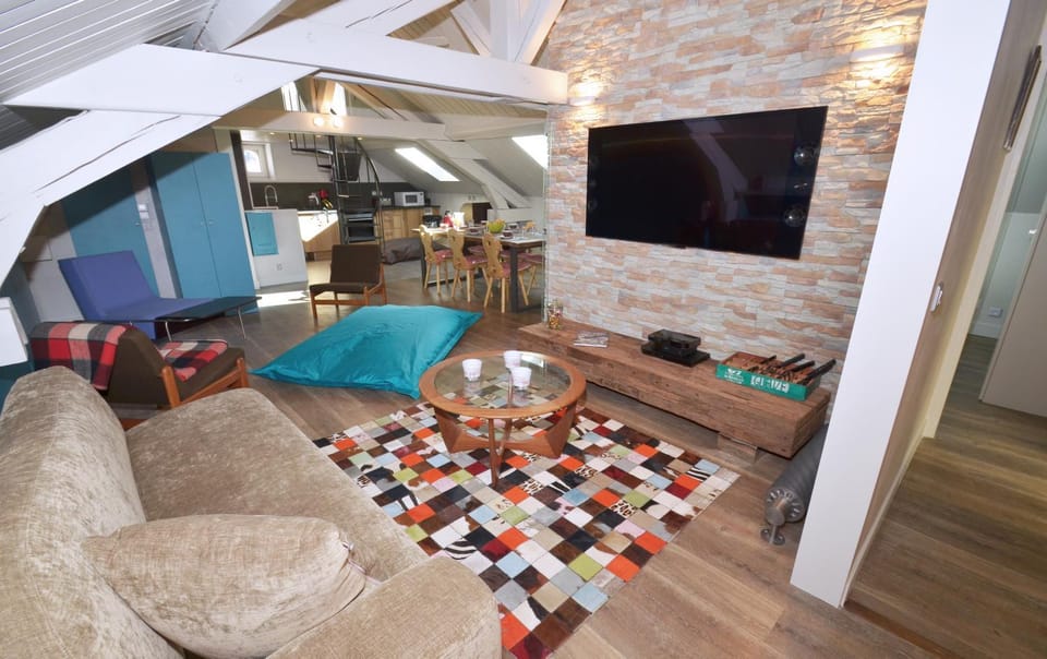 Communal lounge/ TV room, Living room