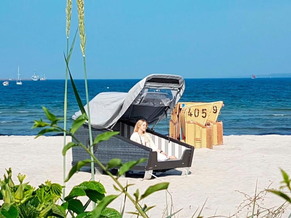 Schlafstrankorb Süd Friends&Family, Meerwasserwellenbad Luxury tent in Eckernförde