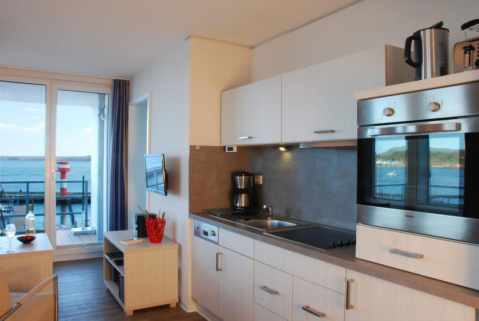Apartment 24, Pier 24, Blickrichtung offene SeeBinnenhafen Nord Apartment in Eckernförde