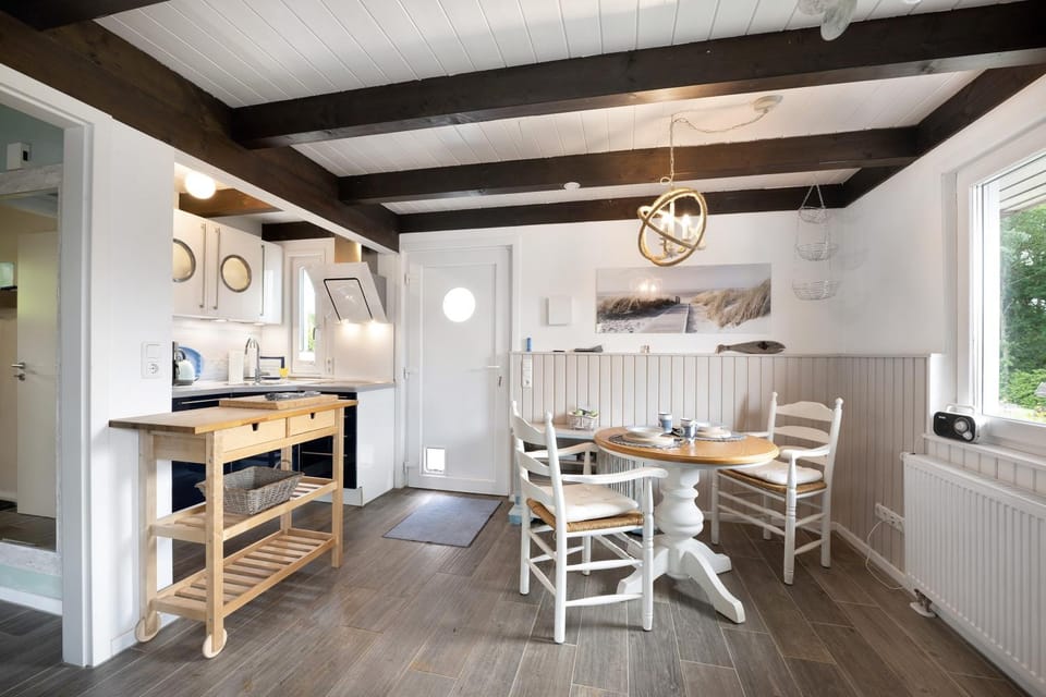 Property building, Kitchen or kitchenette, Living room
