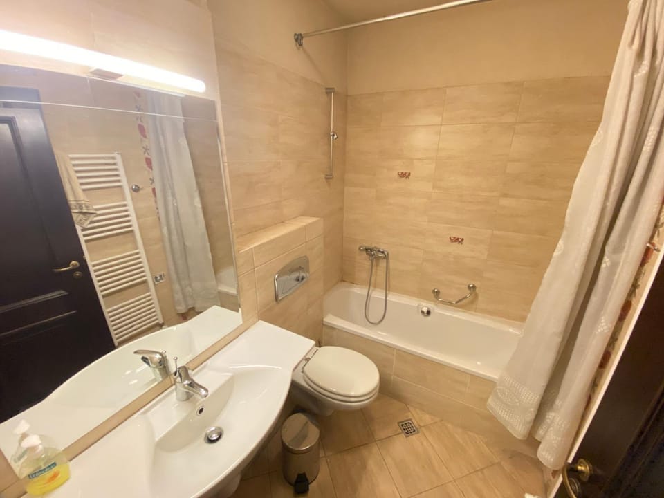 Shower, Toilet, Bathroom, Bath