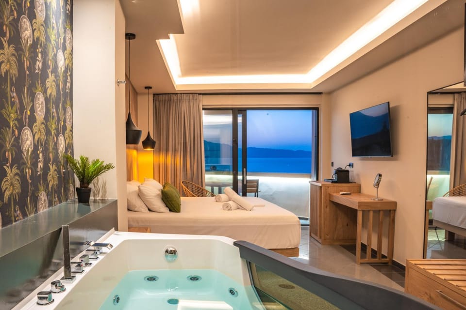 Bed, Hot Tub, TV and multimedia, Photo of the whole room, Sea view