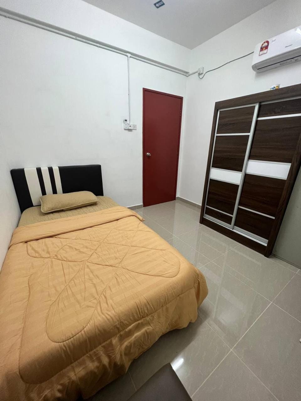 Bed, Photo of the whole room, Bedroom, wardrobe, air conditioner
