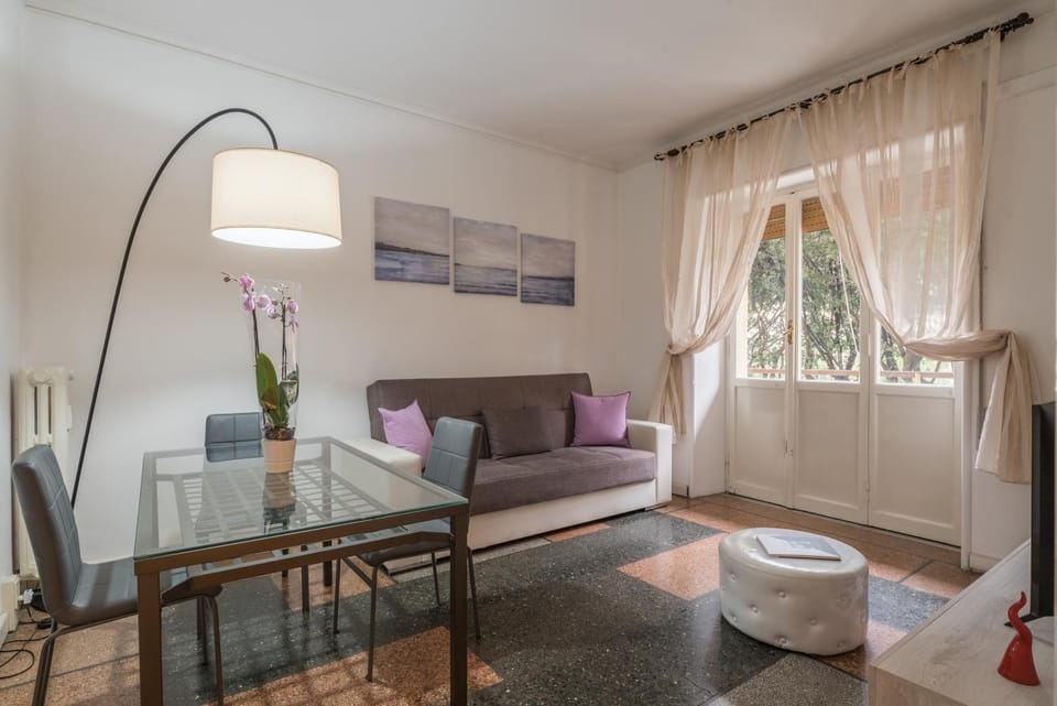 Living room, Photo of the whole room, Seating area, Dining area
