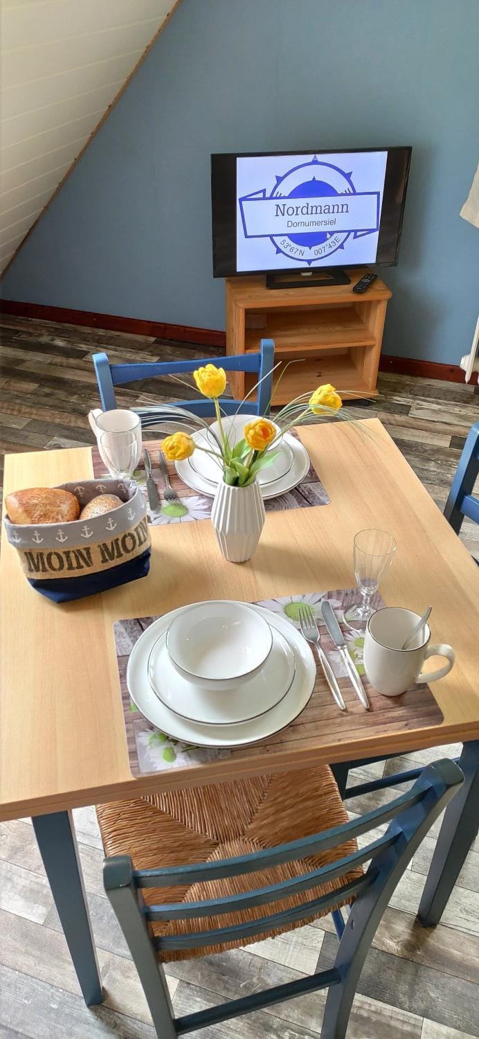 Dining area, Food