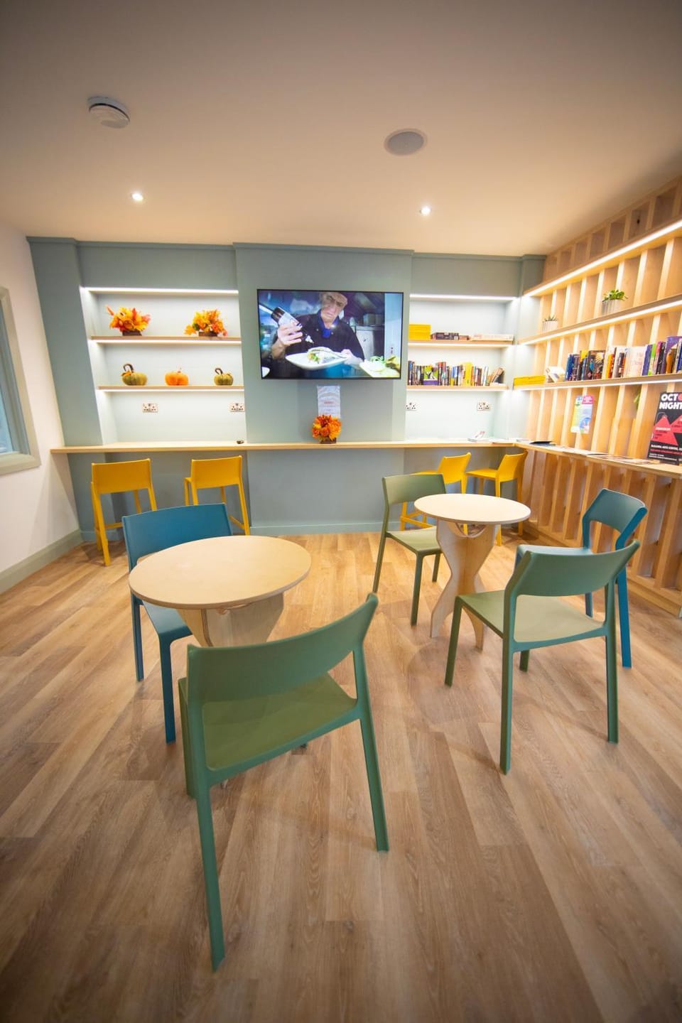 TV and multimedia, Seating area