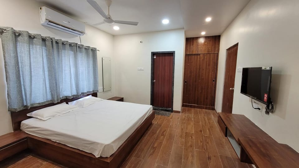 Bed, TV and multimedia, Photo of the whole room, Bedroom, room service, air conditioner
