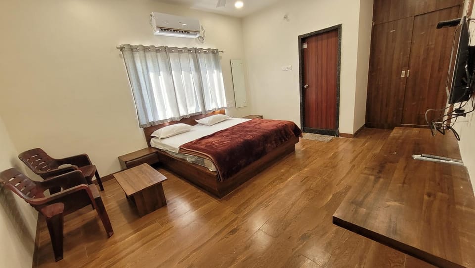 Bed, TV and multimedia, Photo of the whole room, Evening entertainment, Bedroom, air conditioner