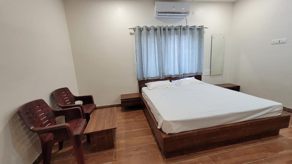 Bed, TV and multimedia, Living room, Bedroom, hair dresser, air conditioner