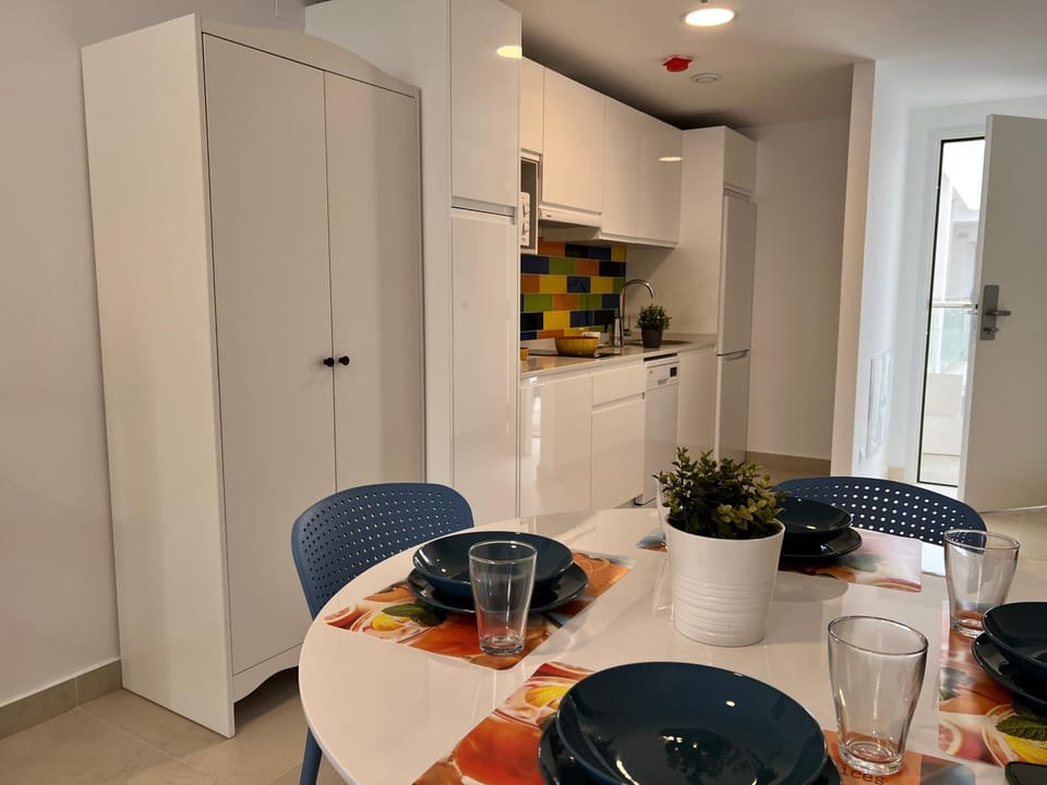 Kitchen or kitchenette, Dining area, wardrobe