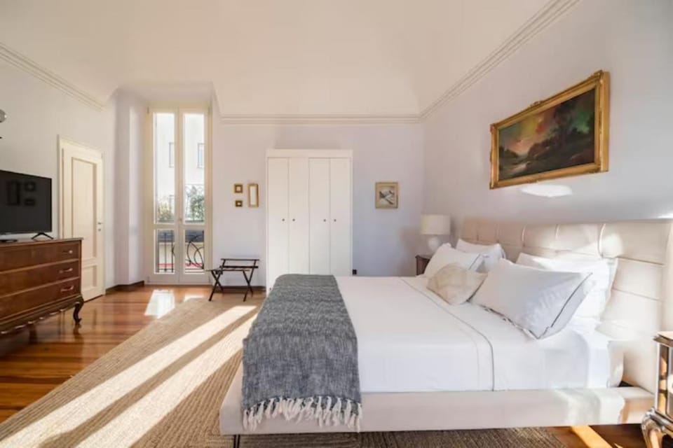 Bed, TV and multimedia, Balcony/Terrace, Bedroom, wardrobe