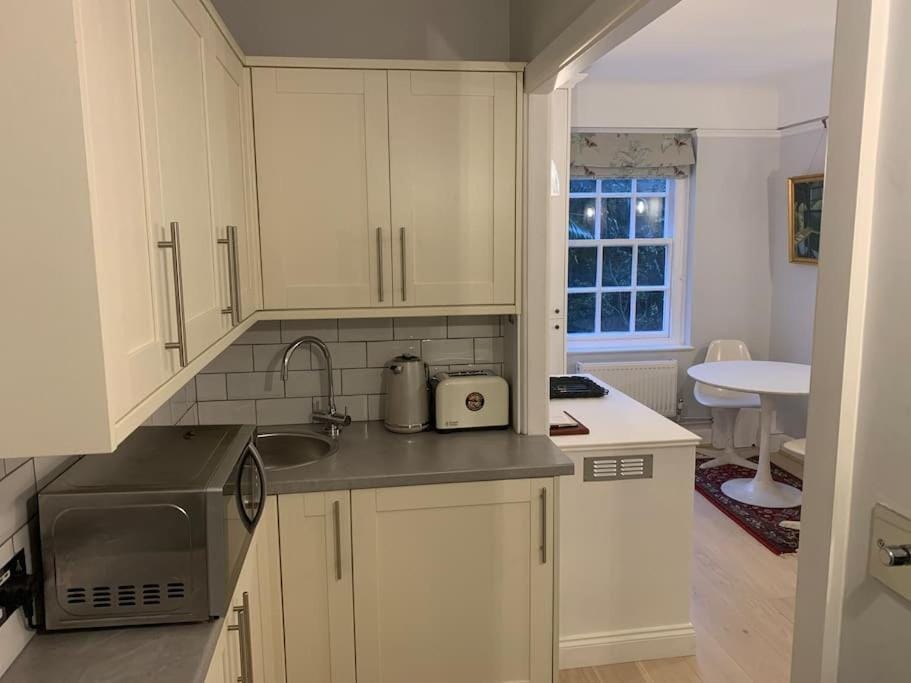 South Kensington Studio Apartment in City of Westminster