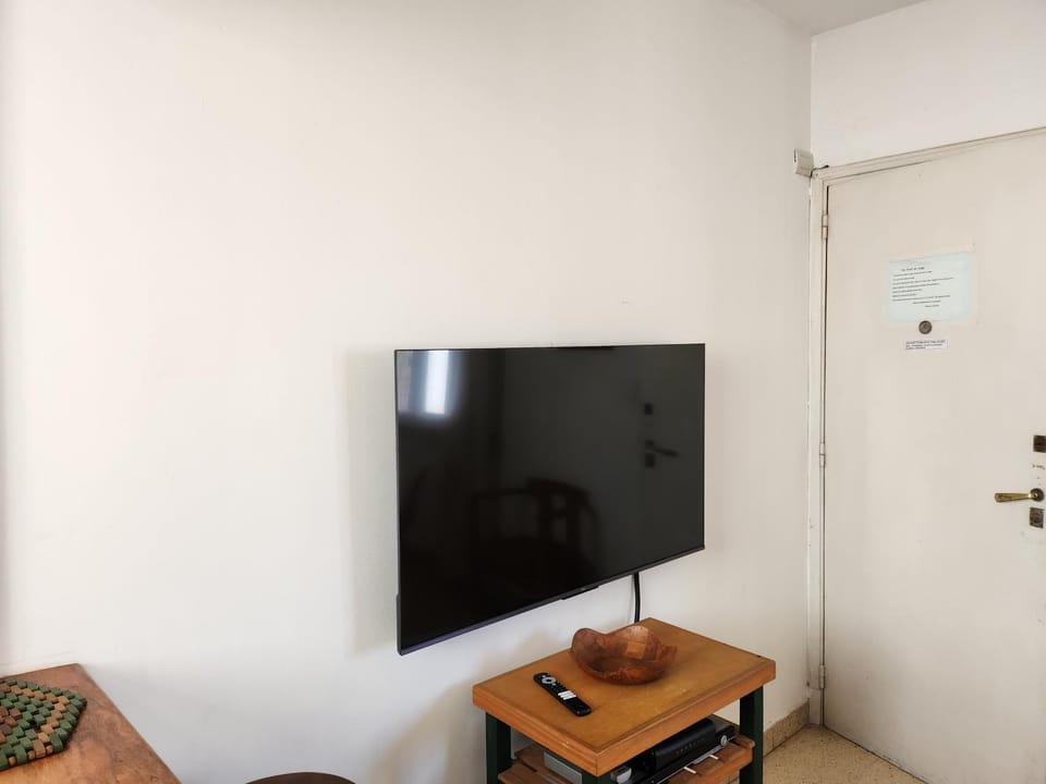 Communal lounge/ TV room, TV and multimedia