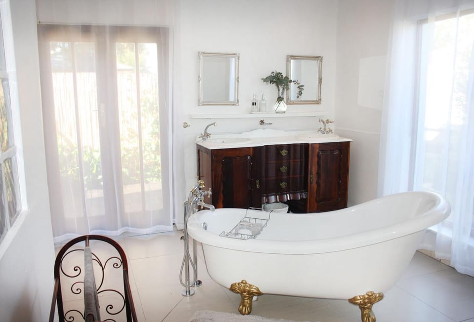 Bathroom, Bath, towels