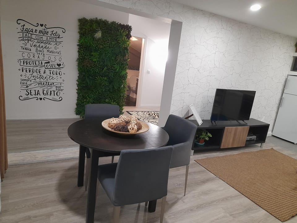Open Home - Lisbon/Almada Apartment in Setubal District