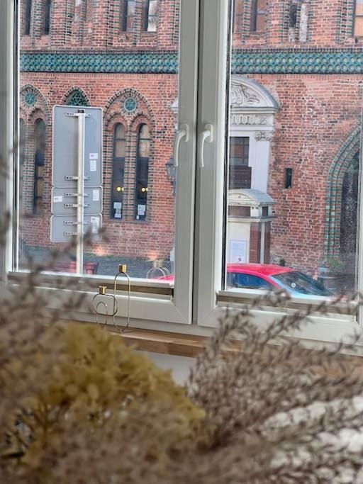 Old town square, perfect location and view . Apartment in Szczecin