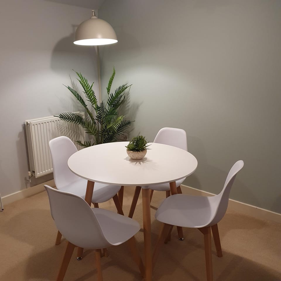 Seating area, Dining area, Evening entertainment, Entertainment