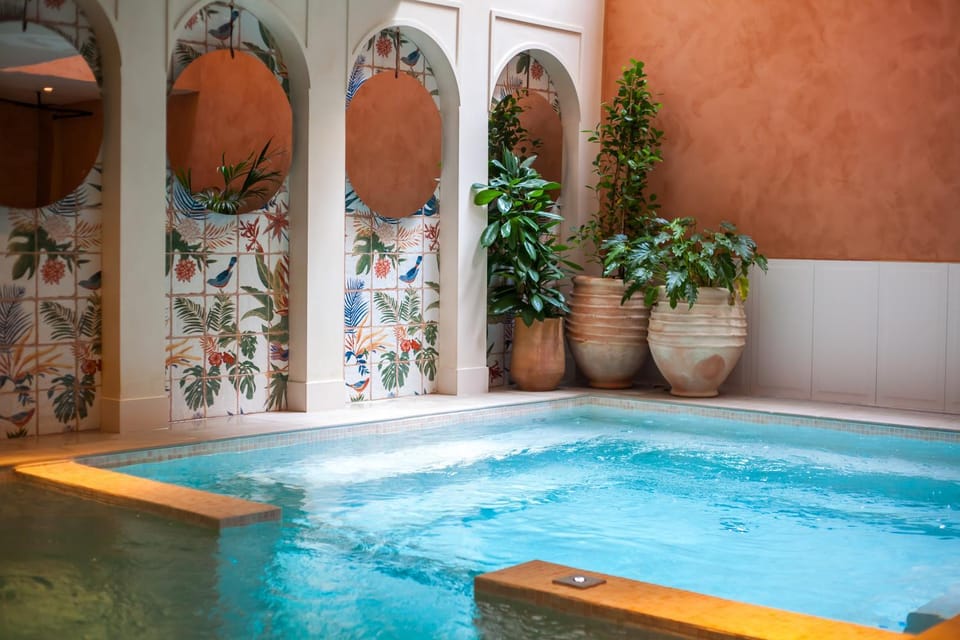 Hot Tub, Swimming pool