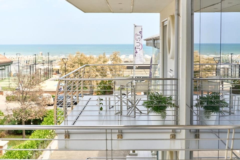 View (from property/room), Balcony/Terrace, Sea view