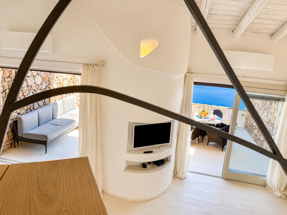 Natural landscape, TV and multimedia, Living room, Seating area, Sea view, sunbed