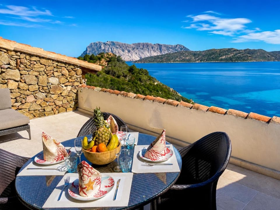 Property building, Food close-up, Balcony/Terrace, Dining area, Sea view, Breakfast