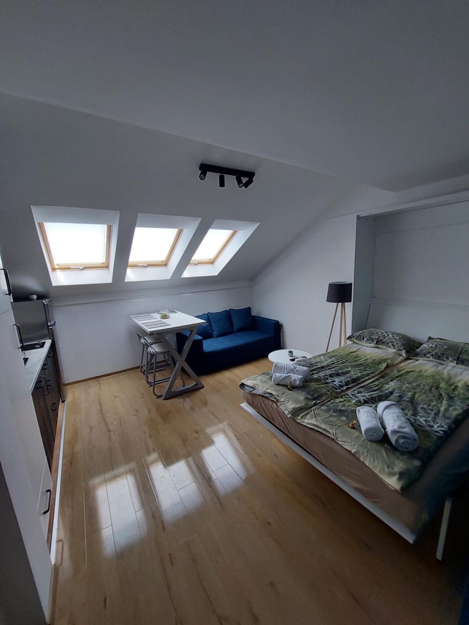 Bed, Photo of the whole room