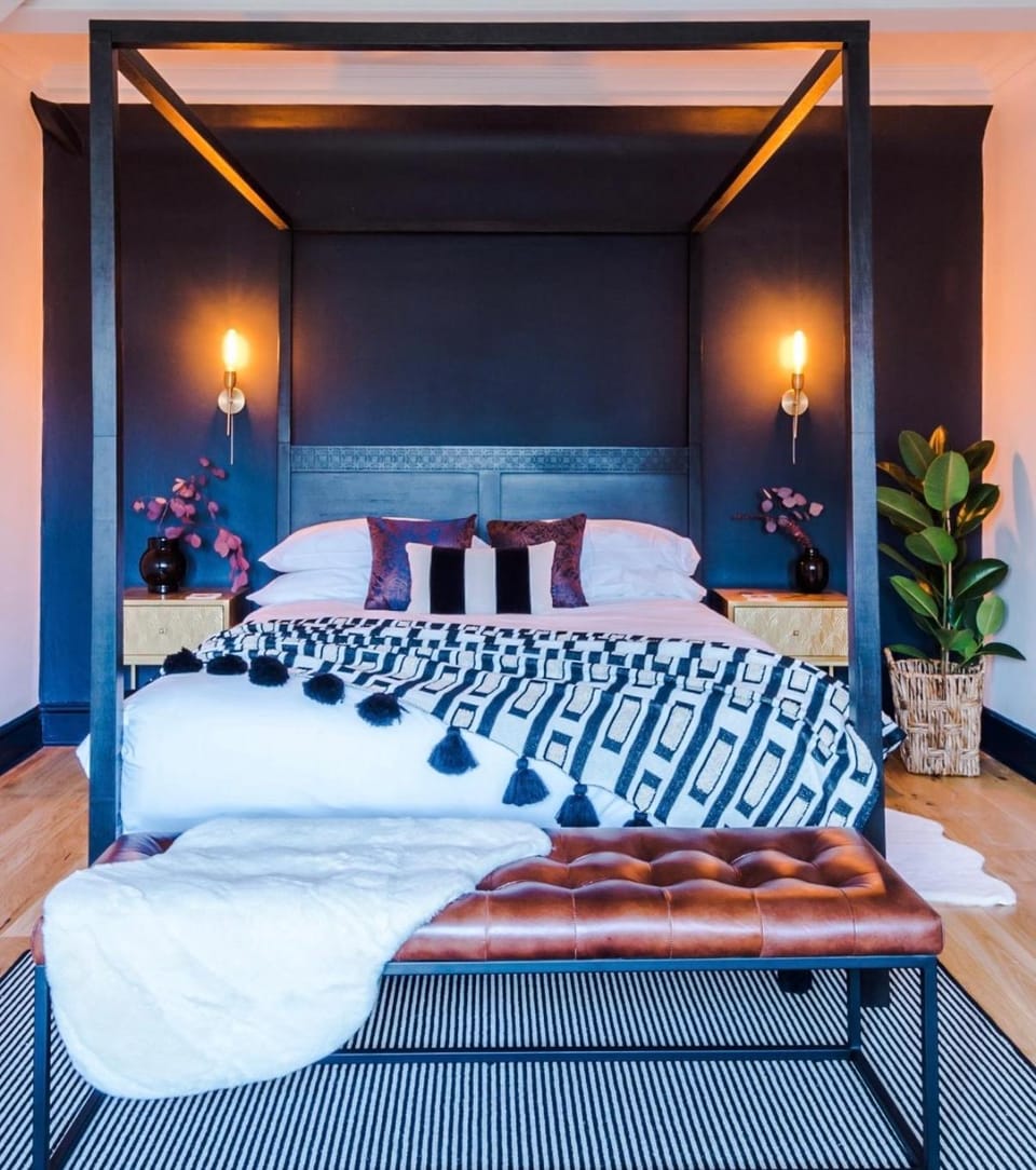 Unique 4 Bed Home in The Windsor Tapestries by Casa by Grace - Sleeps 7-9, Private Hot Tub Hire, Free Parking, Dog Friendly, Legoland, Windsor Castle House in England