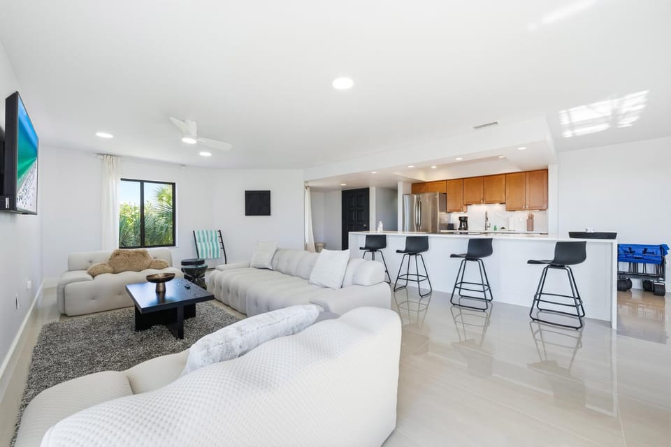 Just Beachy By Beachside Management Apartment in Siesta Beach