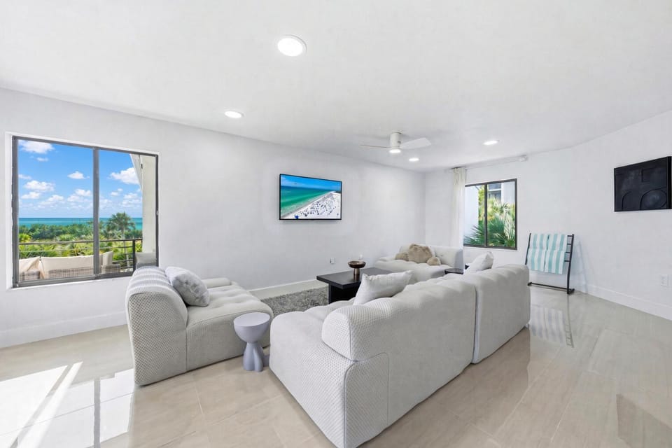 Just Beachy By Beachside Management Apartment in Siesta Beach
