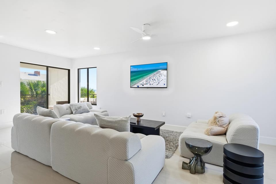 Just Beachy By Beachside Management Apartment in Siesta Beach