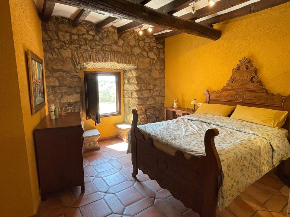 Bed, Photo of the whole room, Bedroom