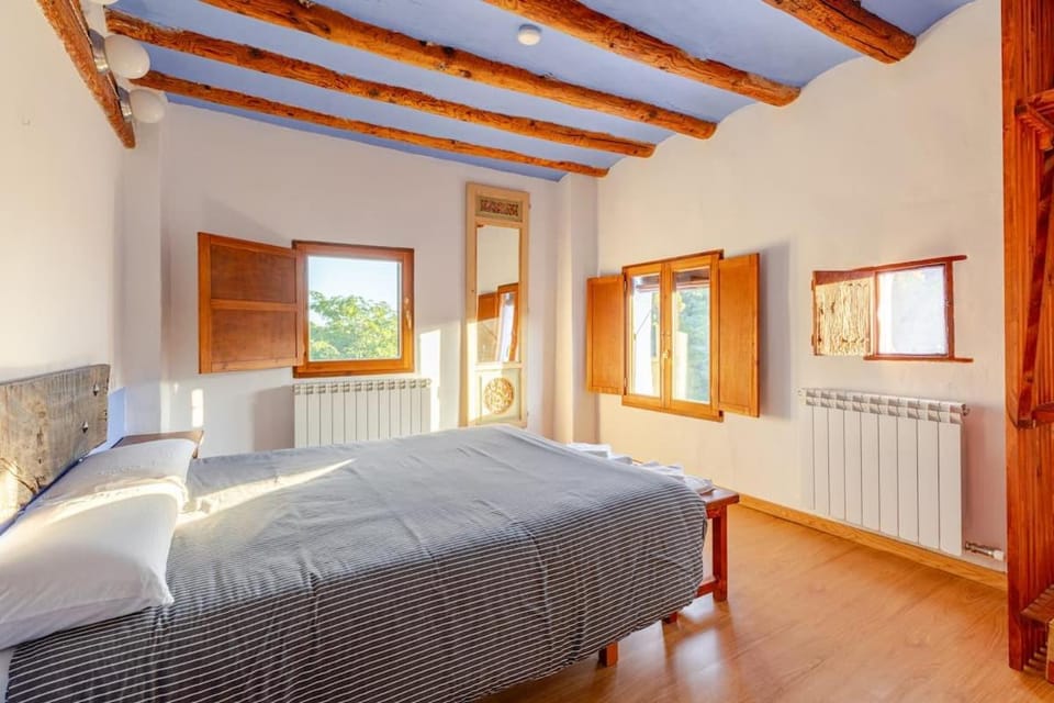 Bed, Other, Photo of the whole room, Bedroom, internet, wardrobe