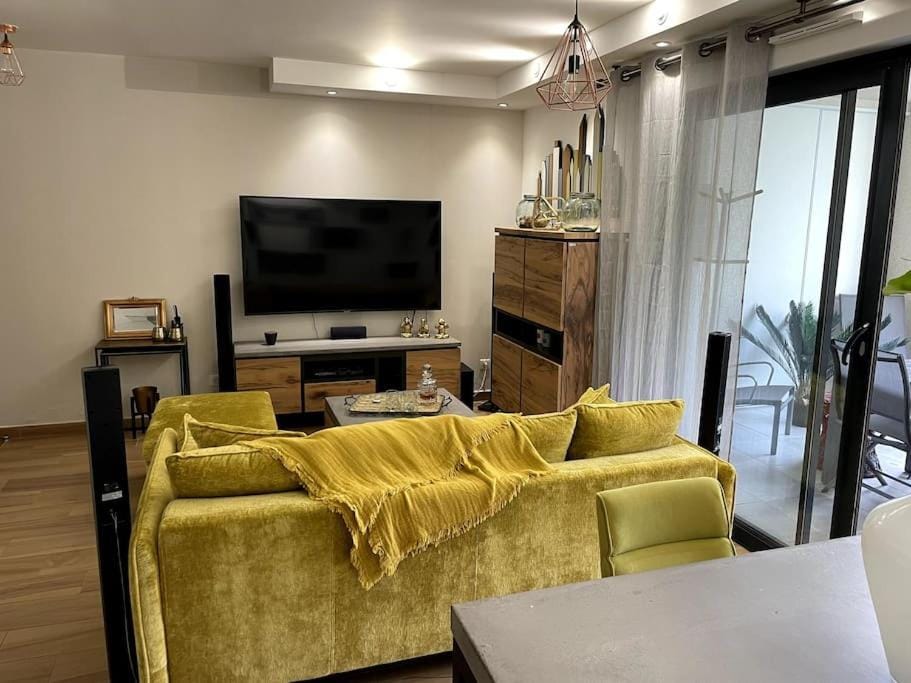 Communal lounge/ TV room, TV and multimedia, Living room