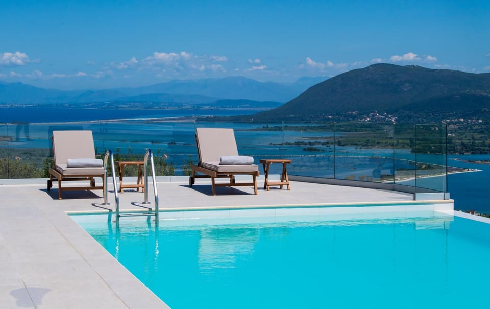 Highview luxury suites Villa in Ligia