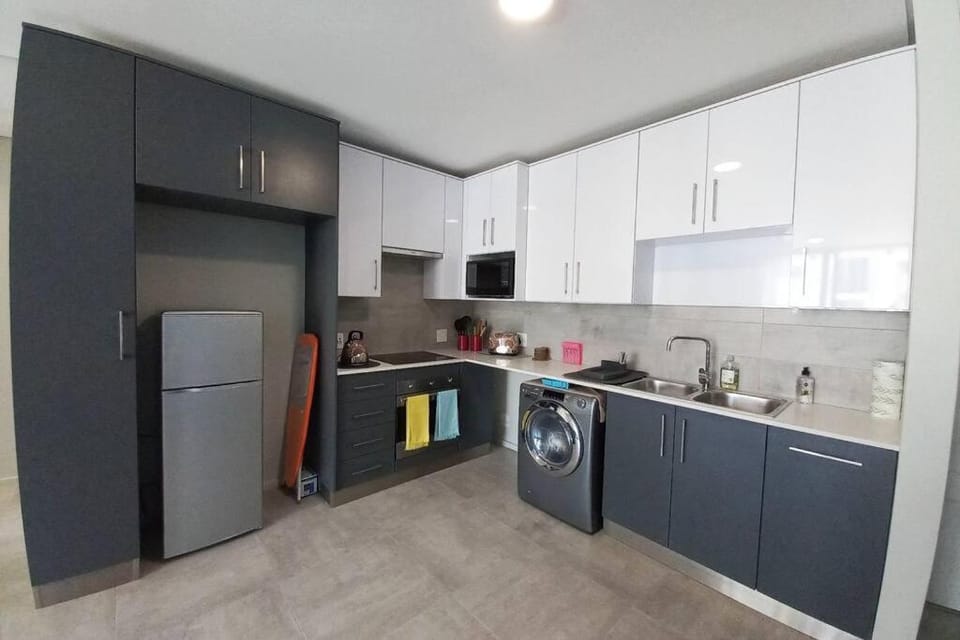 Kitchen or kitchenette, stove, washing machine