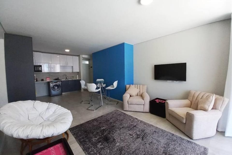 Communal lounge/ TV room, TV and multimedia, Living room, Photo of the whole room, Seating area, Dining area