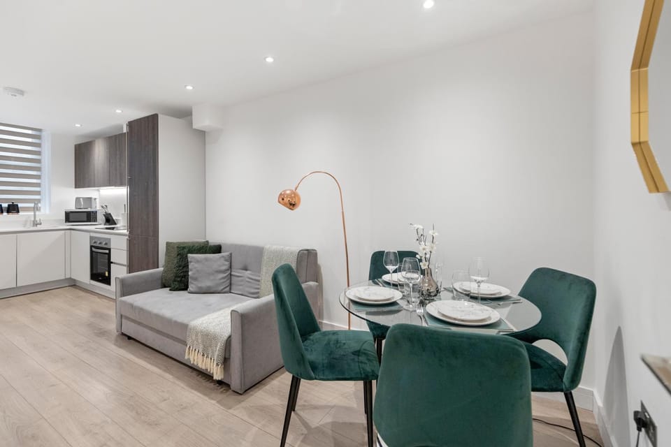 Kitchen or kitchenette, Living room, Seating area, Dining area, minibar, stove
