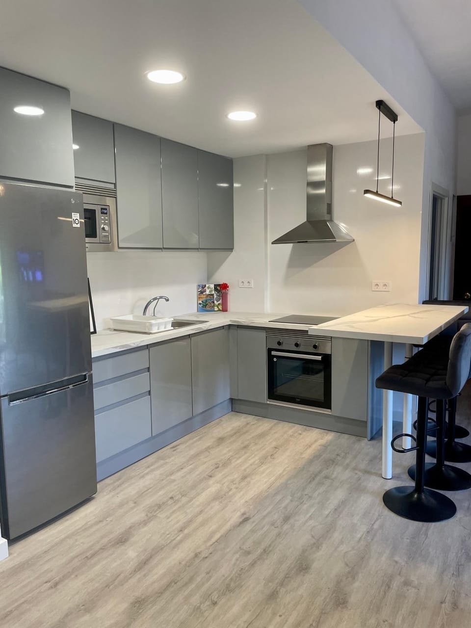 Kitchen or kitchenette, minibar, pet friendly, stove