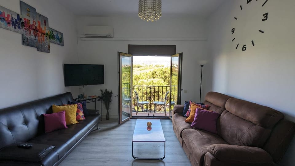 TV and multimedia, Living room, Seating area, air conditioner