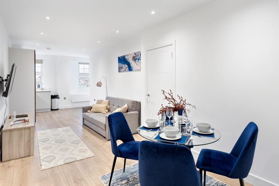Living room, Photo of the whole room, Seating area, Dining area