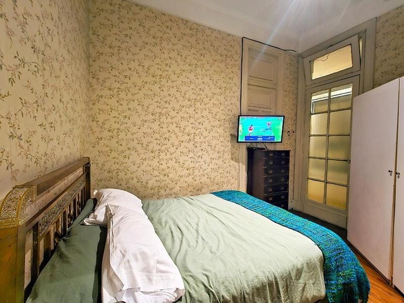 Comodo piso en Buenos Aires centro, cerca de importantes avenidas centros gastronomicos y plaza Houssey, Apartment in Buenos Aires